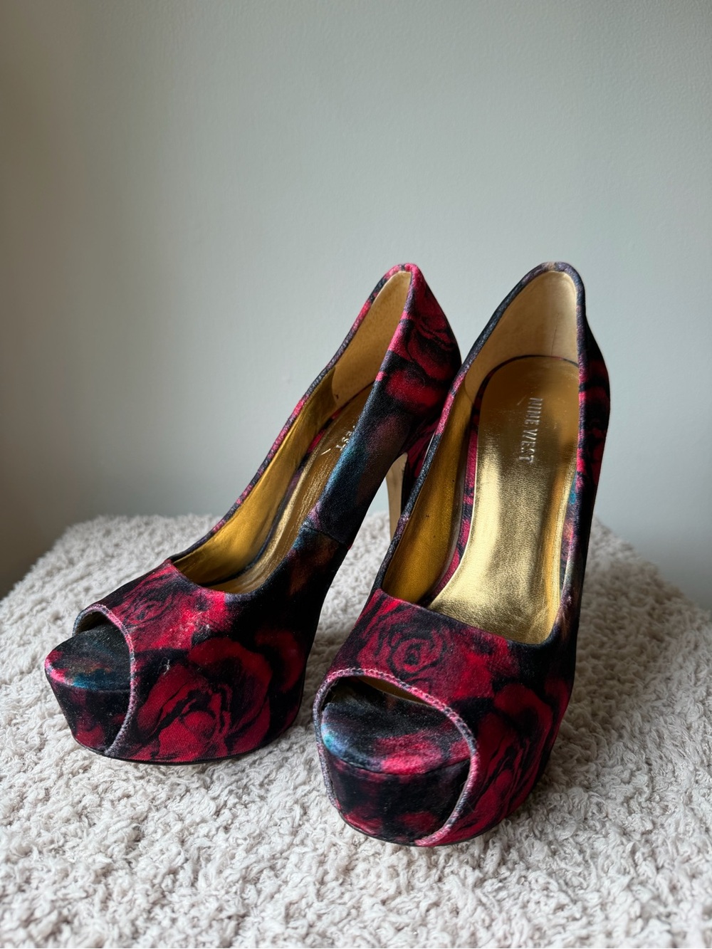 Nine West Red and Black Floral Velvet Peep-Toe Platform Pumps